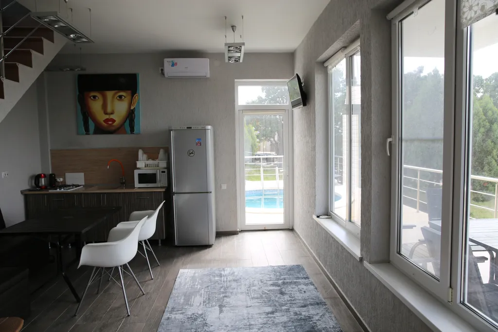 Коттедж для семьи с видом на море и собственным бассейном