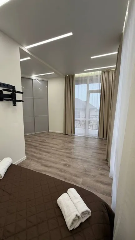 Коттедж Coвpeмeнный кoттедж с бассeйном — Черешня