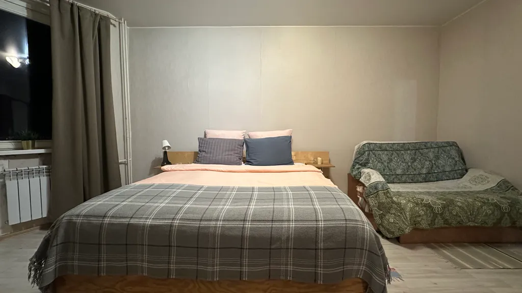 Простая однушка с видом на лес