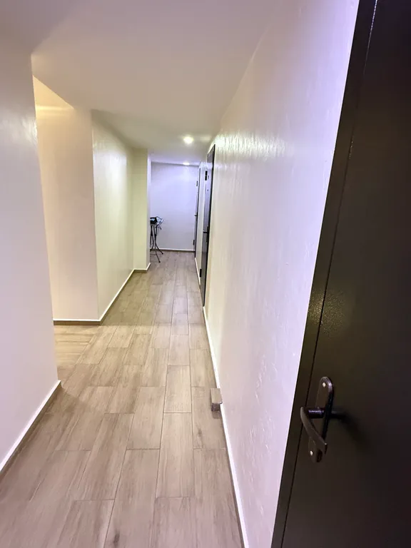 Солнце Ялты у моря с теплым бассейном