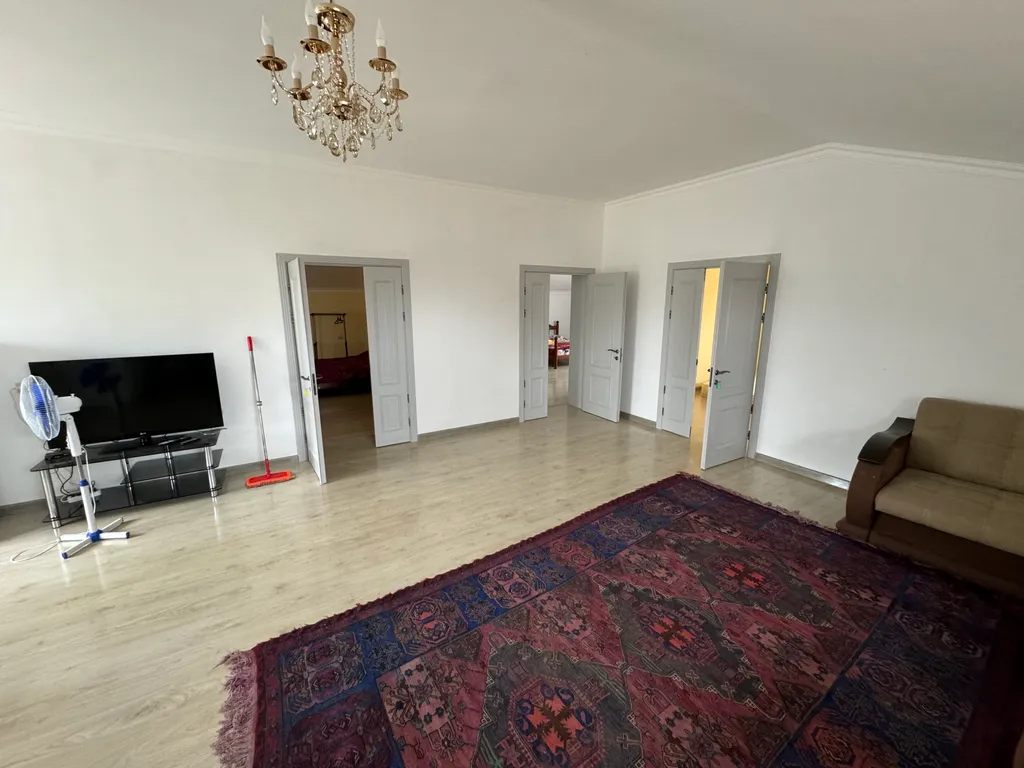 6-комнатный Дом