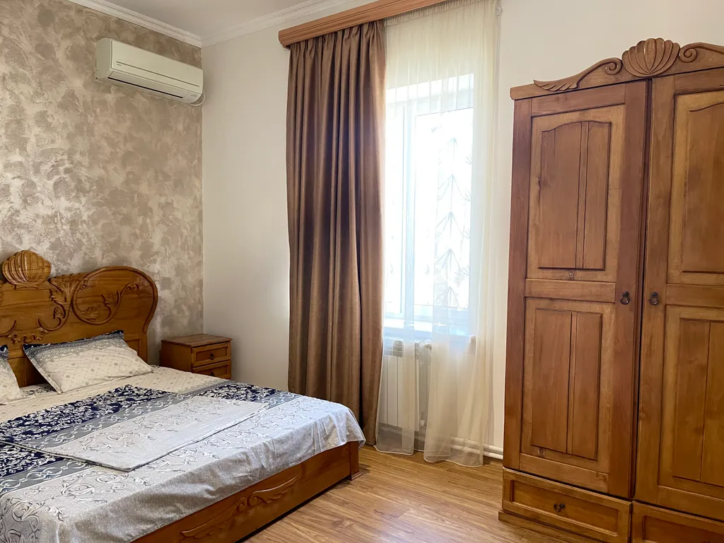 Шикарный дом в центре с бассейном