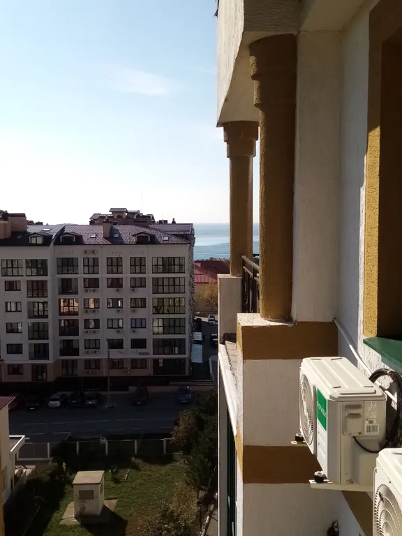 Уютная евро-двухкомнатная квартира с захватывающим видом на горы и море