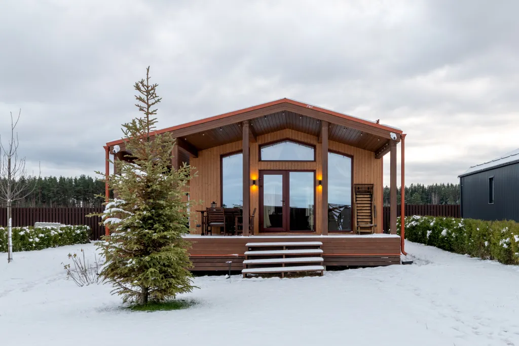 Уютный дом с панорамными окнами с выходом на террасу