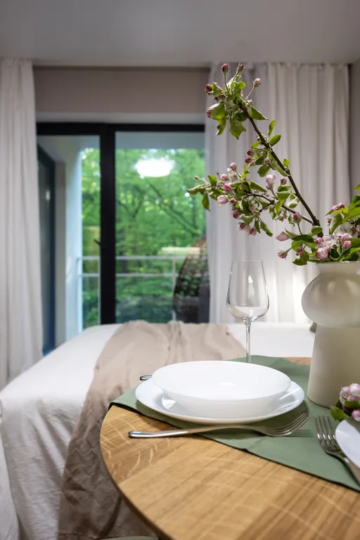 Студия в сосновом лесу у моря