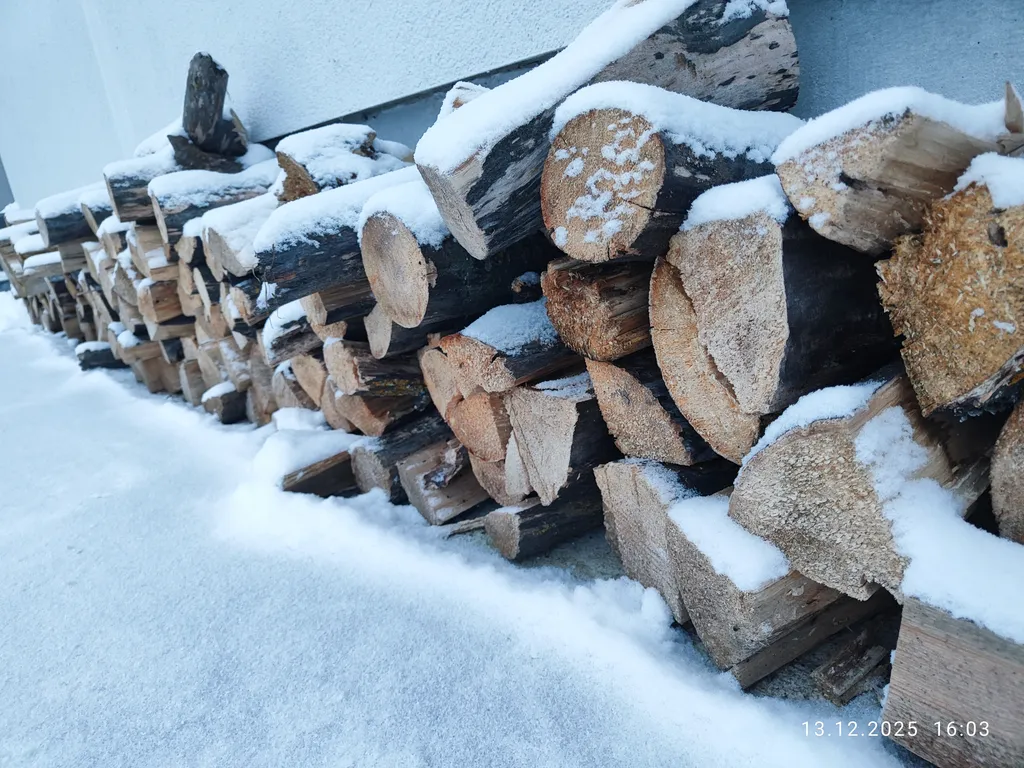 Уютный домик на берегу озера