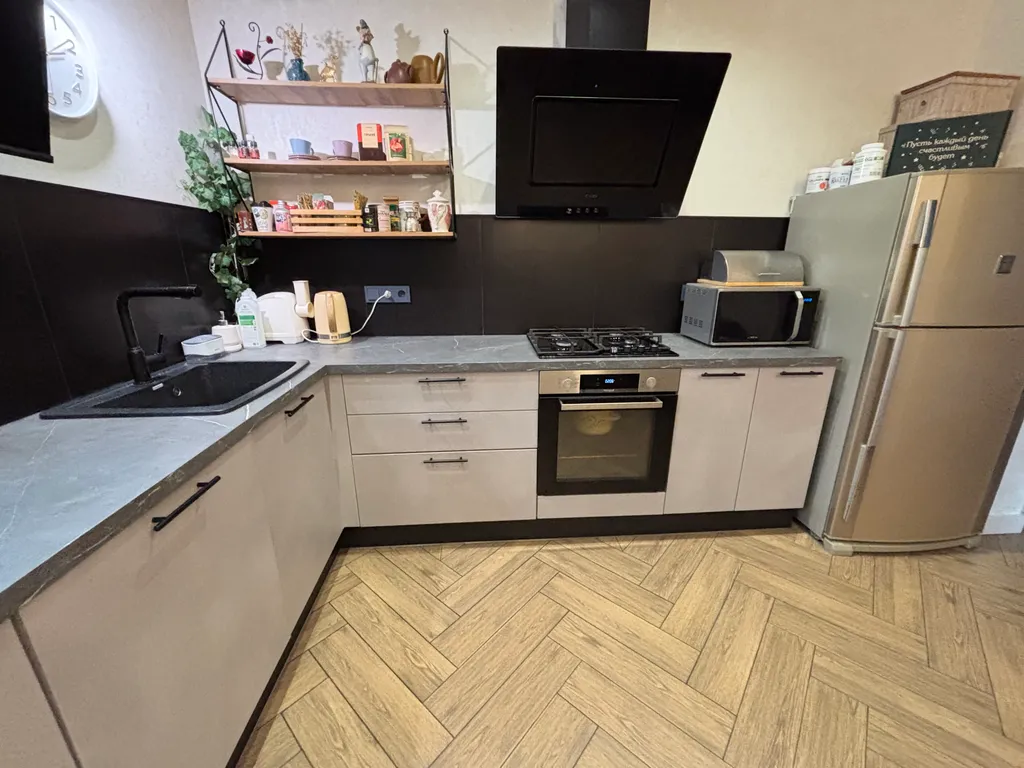 Живая ёлка! Новый дом с 4 спальнями, гостиная 80м