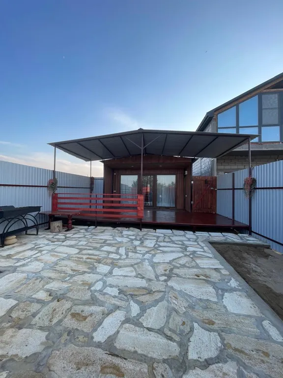 Домик возле моря