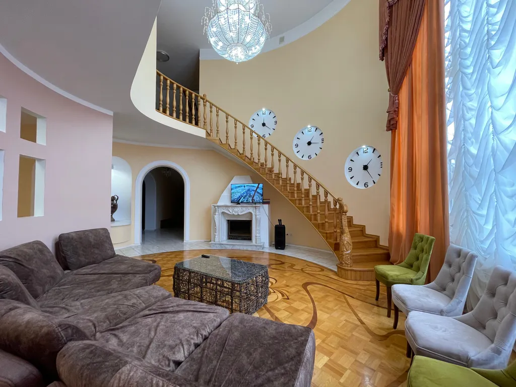 Уникальный, уютный, большой семейный дом. С видом на город