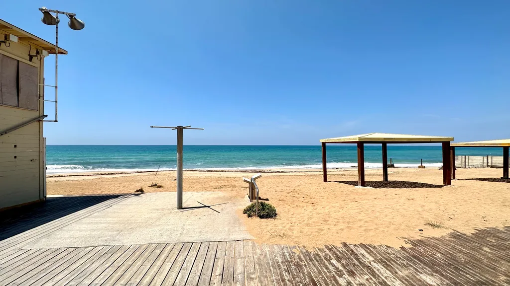 GW945 квартира с балконом с видом на море (Gugel Waves Nahariya)