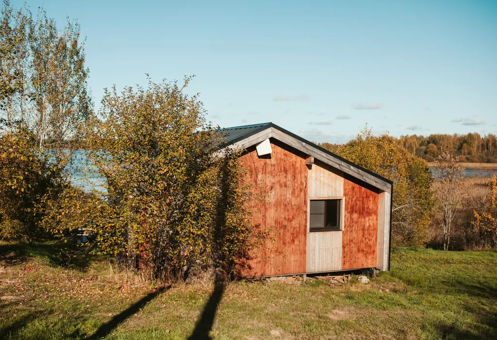 Дом на берегу озера Селигер