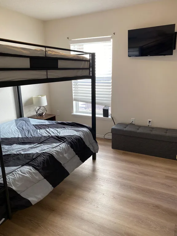 Уютный большой дом с бассейном недалеко от Диснейлэнда