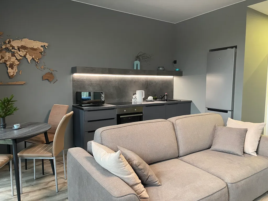 На Охте, с видом на лес и реку, рядом с Охта Парком