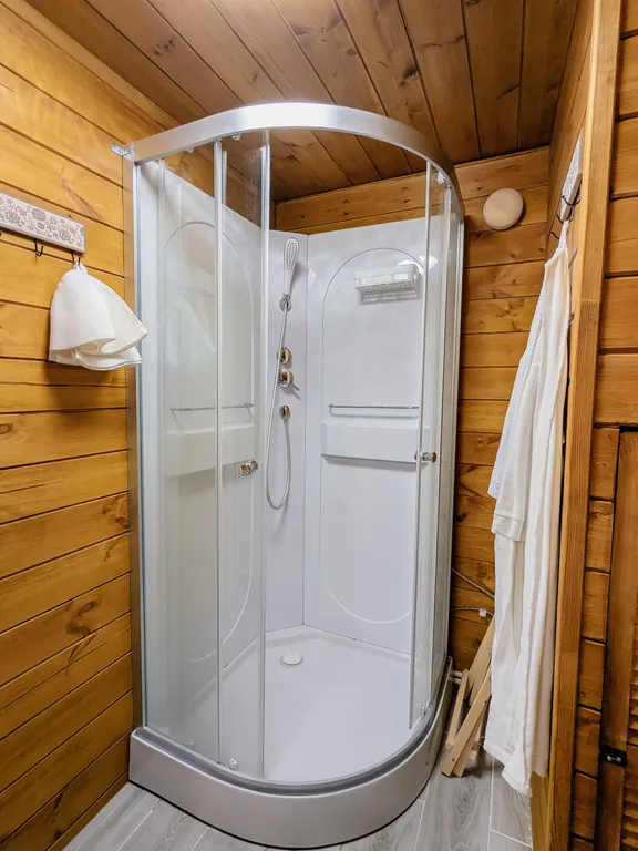 Уютный домик с чаном и баней в сосновом лесу