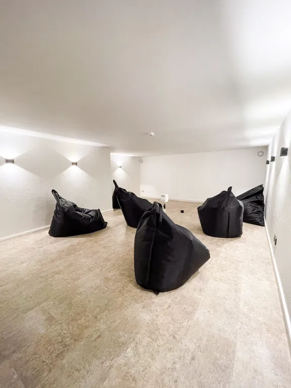 Двухуровневые апартаменты с прямым выходом к бассейну и у моря