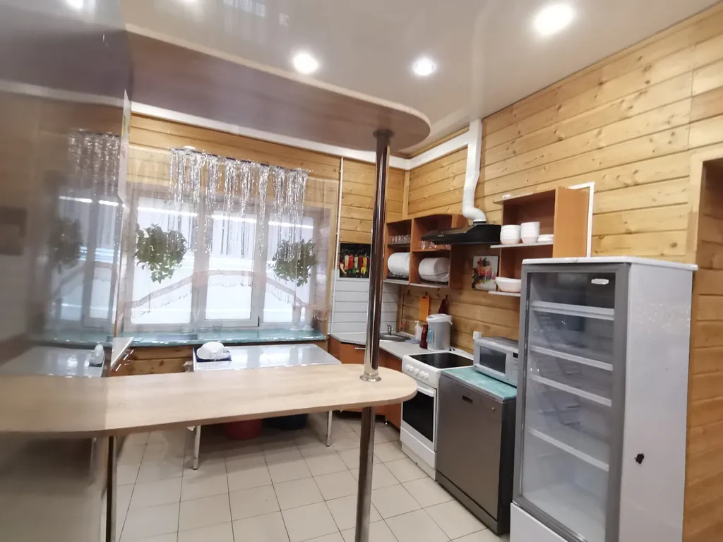 Трёхэтажный коттедж с ночным клубом баней и бассейном