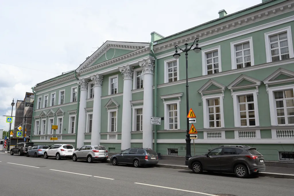 Элегантная квартира Delux с тремя спальнями, парковкой у Эрмитажа