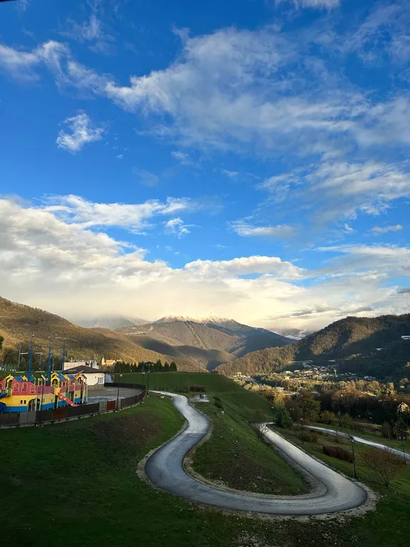 Уютная двухуровневая квартира с камином