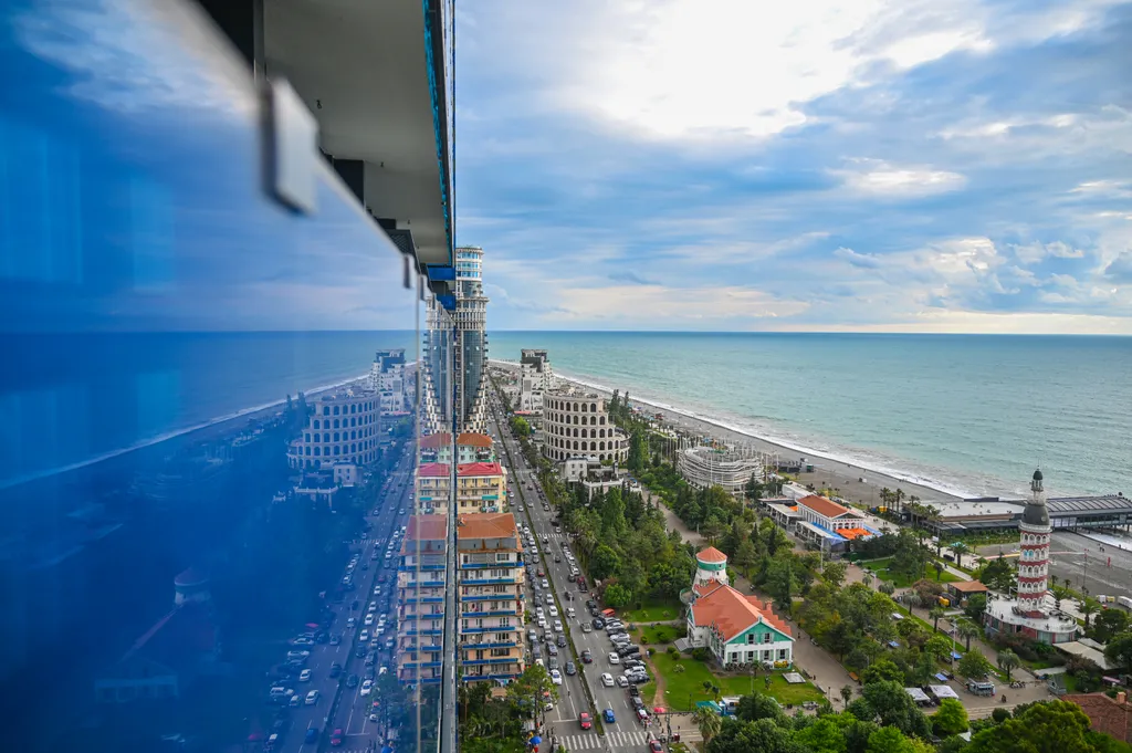 Большая 2+1 с шикарным видом на море и набережную, 22 этаж