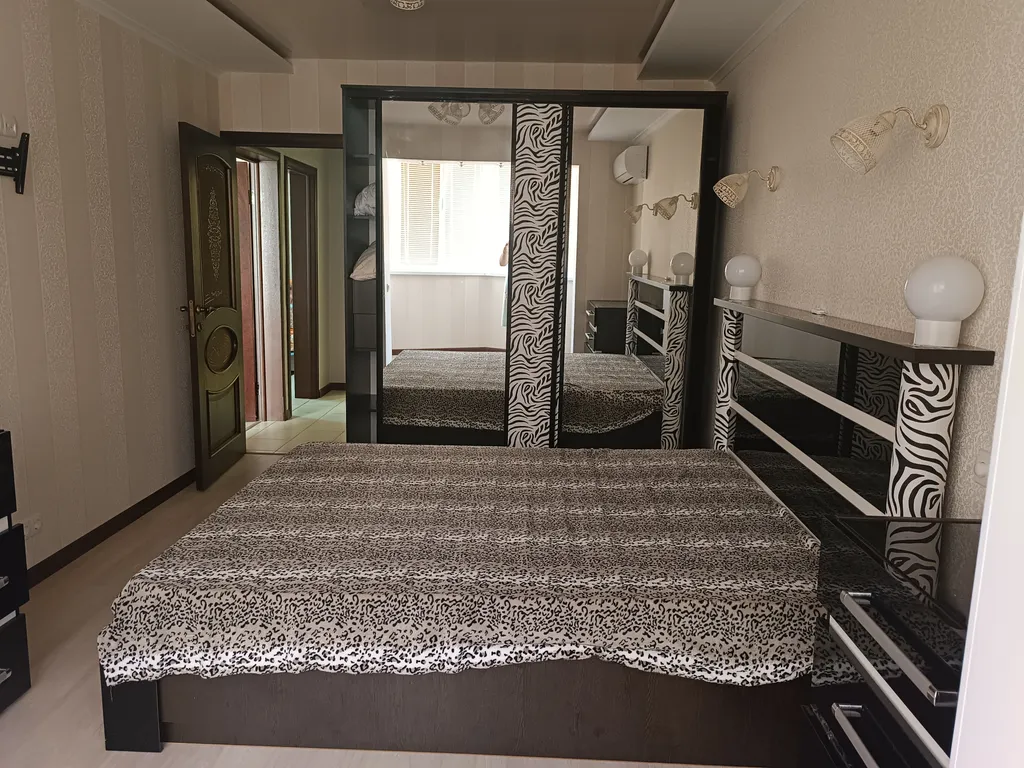 Уютная квартира в спальном районе недалеко от моря, с видом на горы — аренда посуточно в Алушта