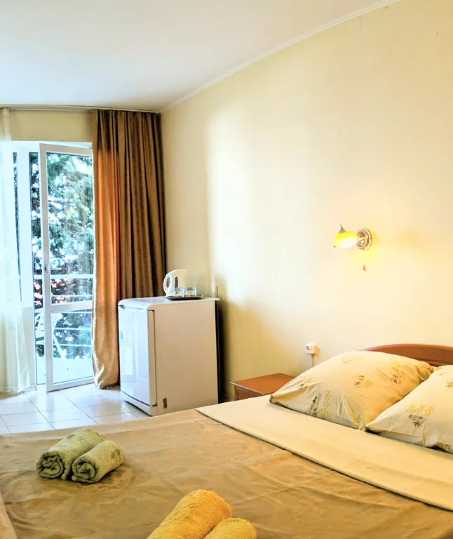 Уютная комната с видом на море