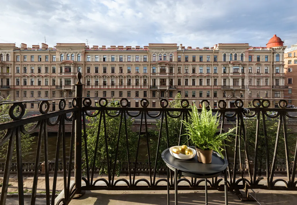 Квартира Апартаменты Bird Nest с балконом и видом на канал Грибоедова — Санкт-Петербург