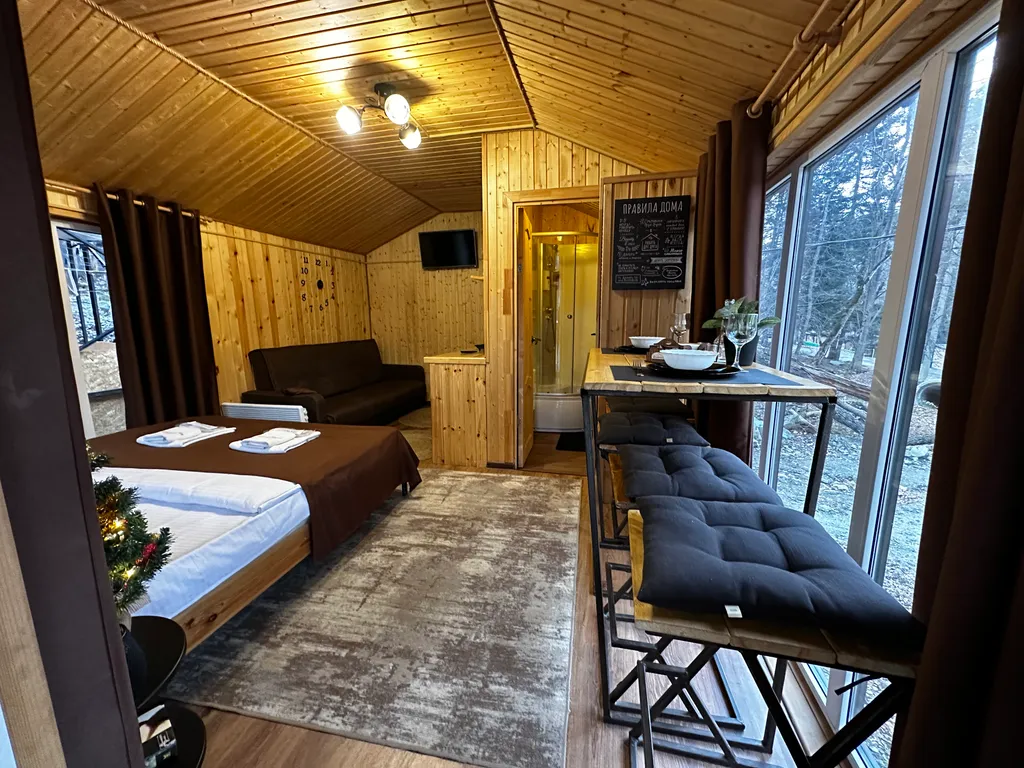 Уютный домик в чаще леса