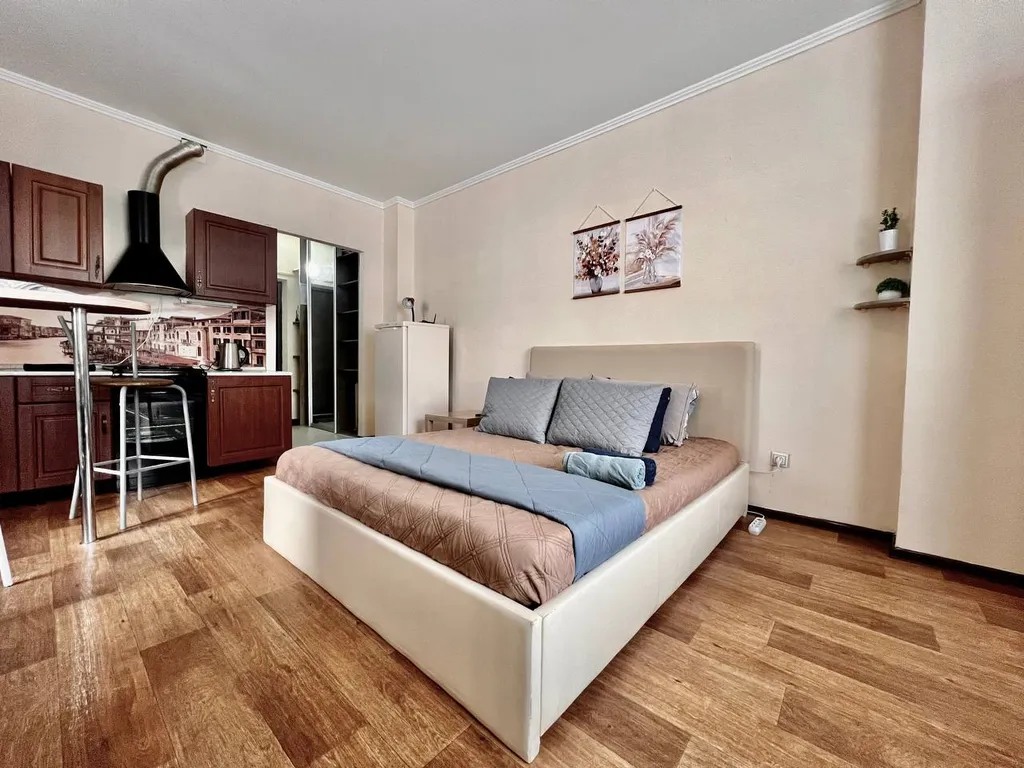 Квартира Уютная светлая студия, центр, ТЦ Вояж, парковка, кафе, аквапарк источник — Тюмень