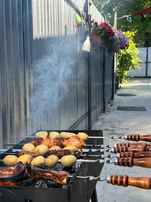 Домик с парковкой и мангалом