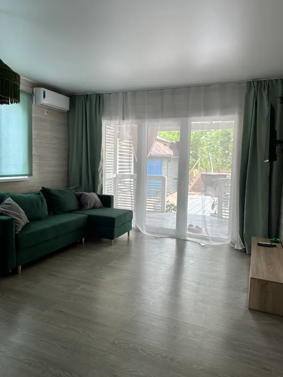 Загородный дом с бассейном и сауной