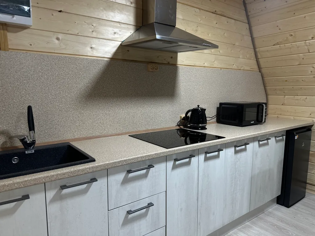 А-фрейм с видом на горы и лес