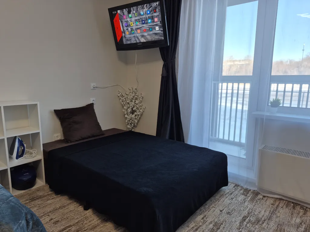 Студия на набережной с видом на реку