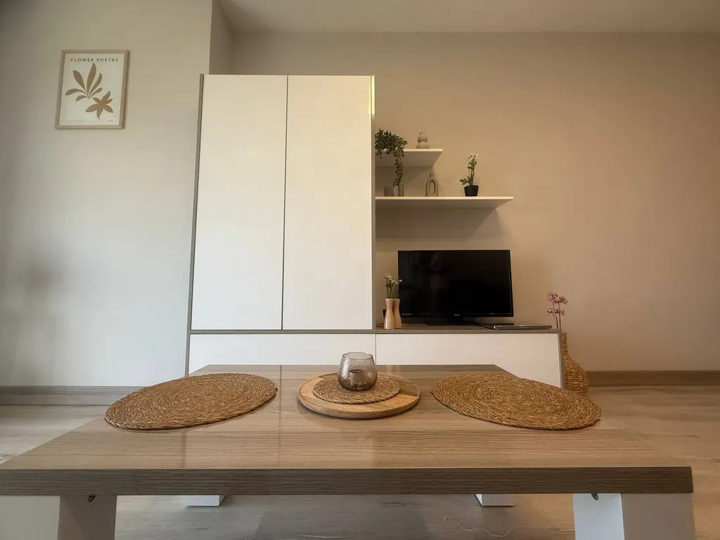 Studio apt with pool and gym near metrobus station