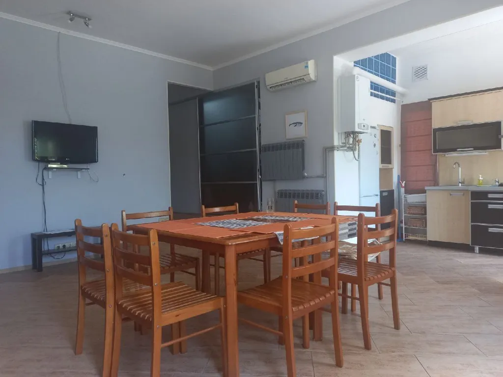 Часть дома с зеленым двориком на Косе у моря