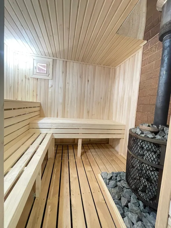 Коттедж с двумя спальнями, баней и открытым бассейном