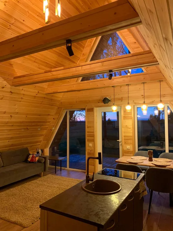 Домик с видом на лес