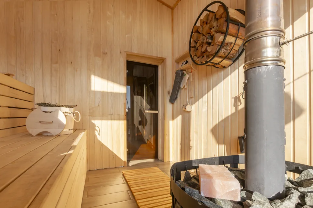 Уютный загородный коттедж с видом на лес