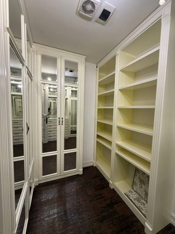 Квартира с видом на горы, город и храм Святого Георгия от Juls Apart