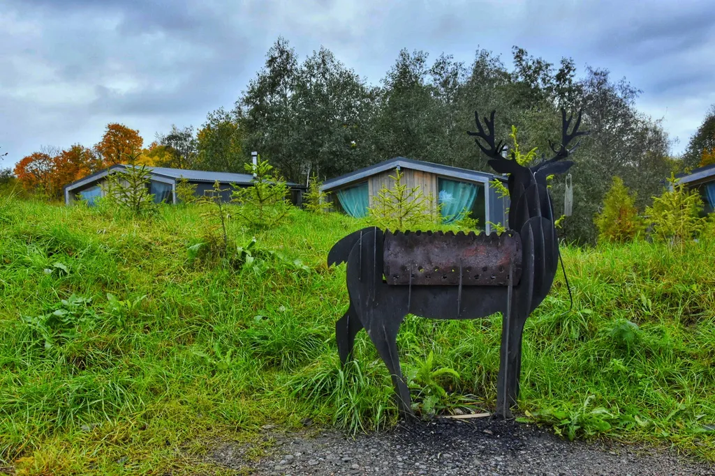 Коттедж с камином и большой террасой