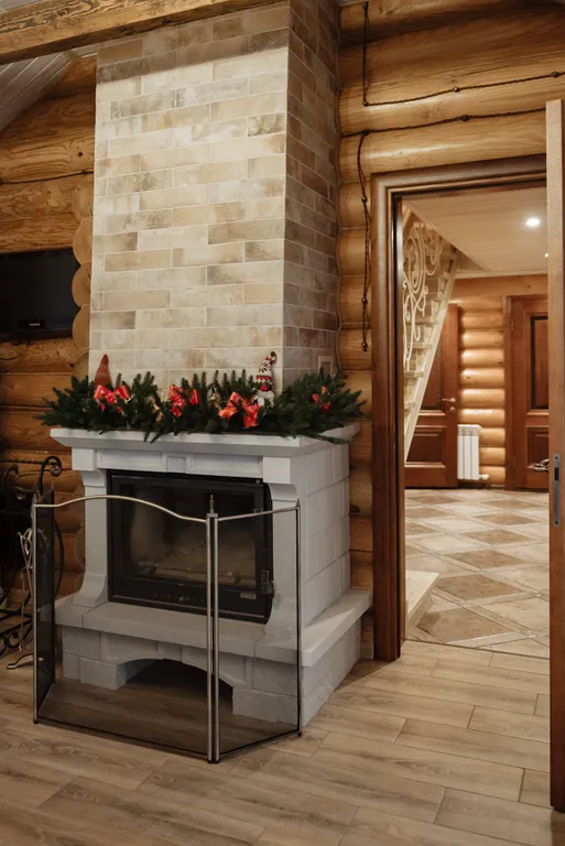 Уютный дом на берегу реки