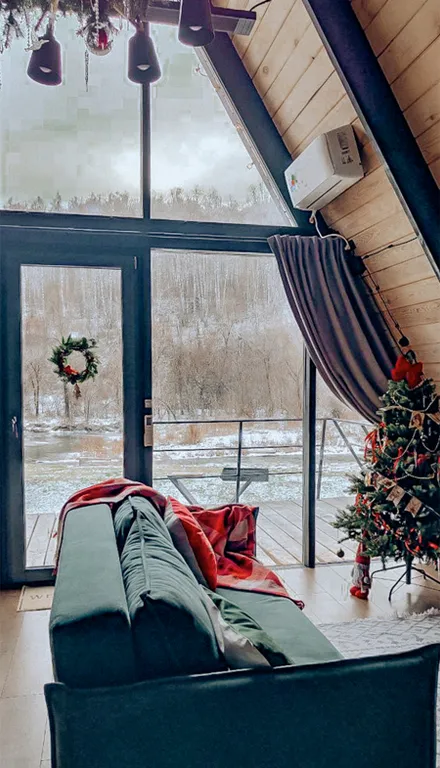 Двухэтажный а-фрейм 2 с панорамным остеклением и террасой