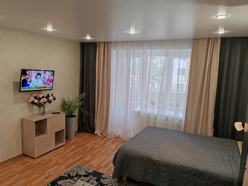 Квартира Большая и уютная квартира недалёко от центра с Кондиционером — Великий Новгород