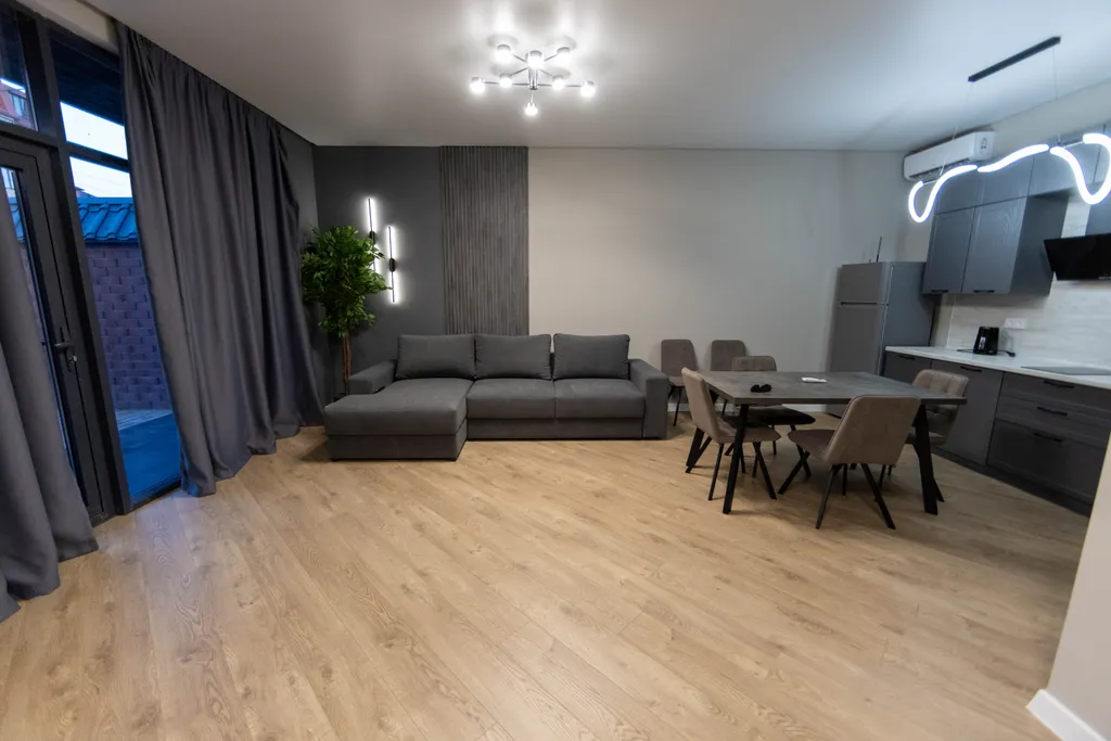 Просторный двухэтажный коттедж на берегу городского пляжа