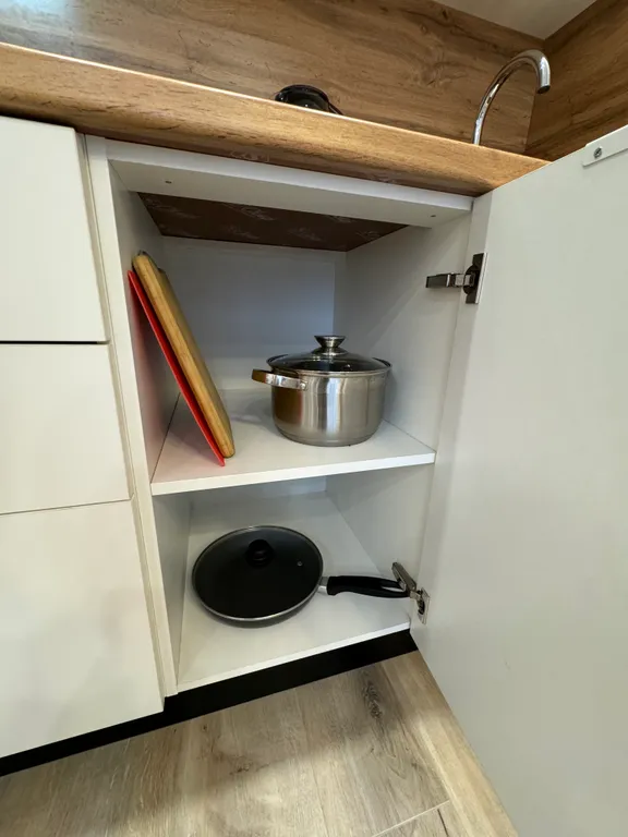 Зелёная современная квартира-студия недалеко от Горного Воздуха