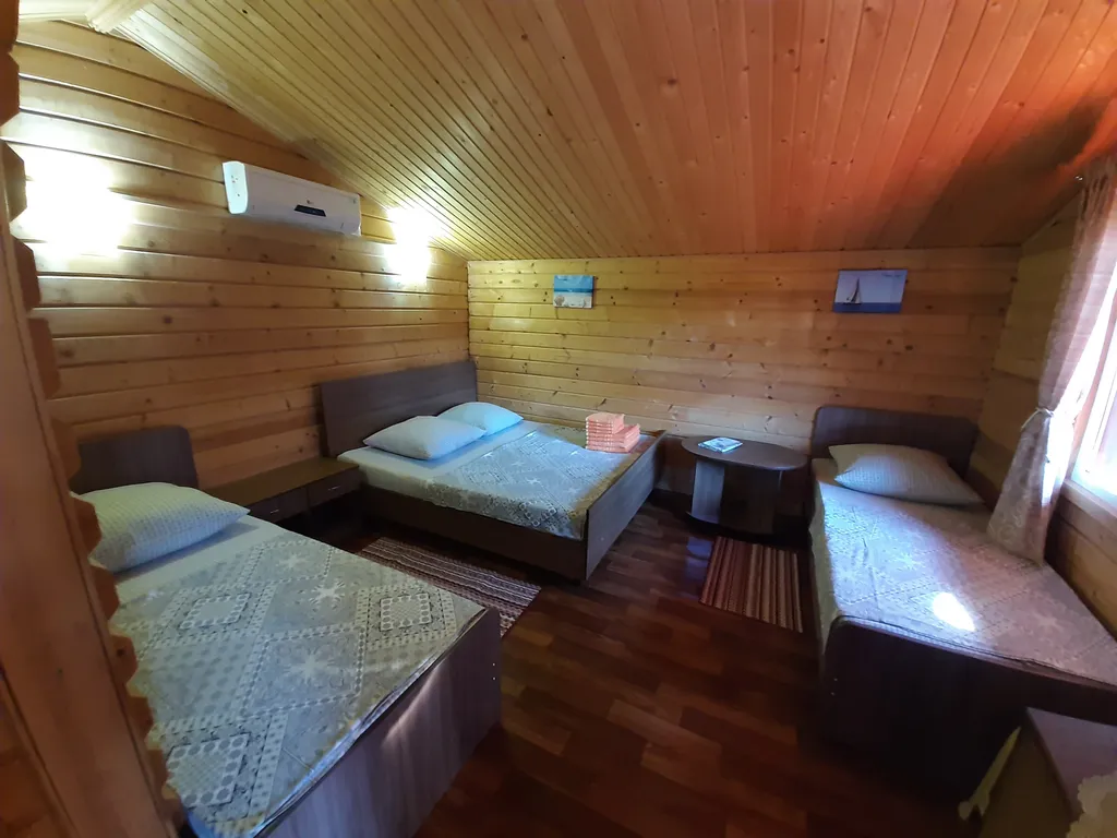 Квартира Квартира Уютный номер с мини кухней в деревянном доме недалеко от моря — Анапа