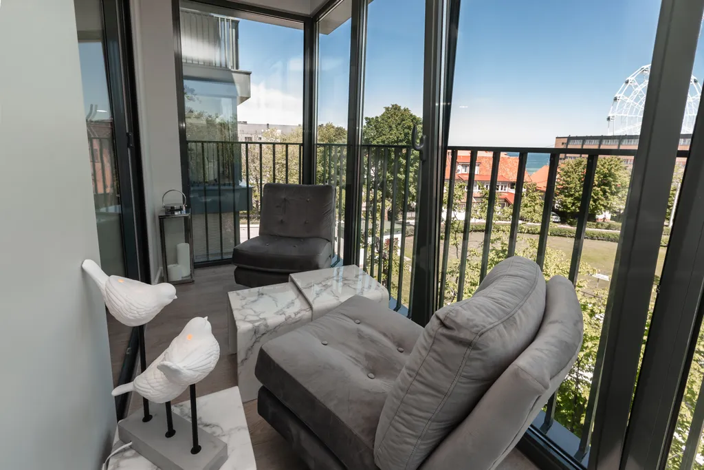 Апартамент с видом на колесо обозрения и море