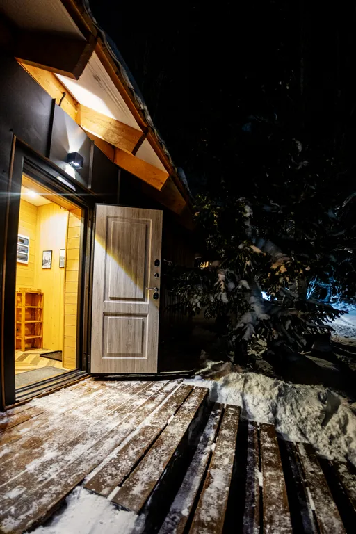 Шале с бассейном и джакузи под открытым небом