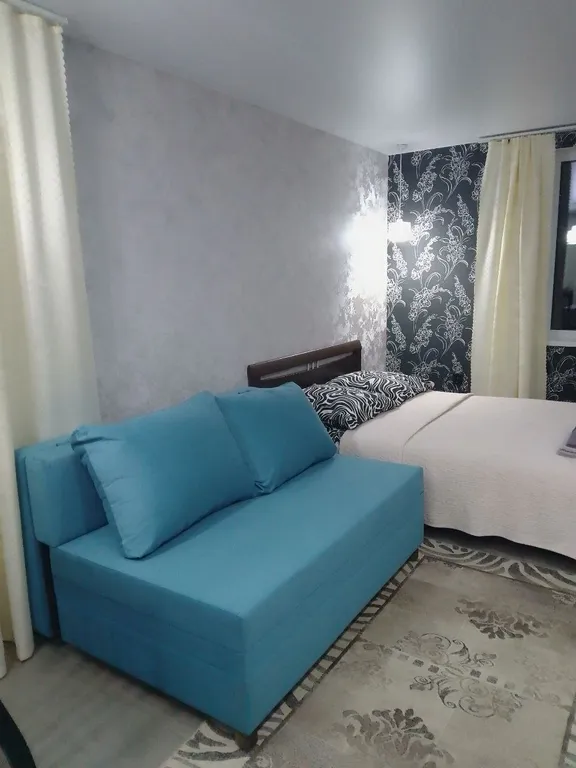 Комната-студия с отдельным входом, тихий район