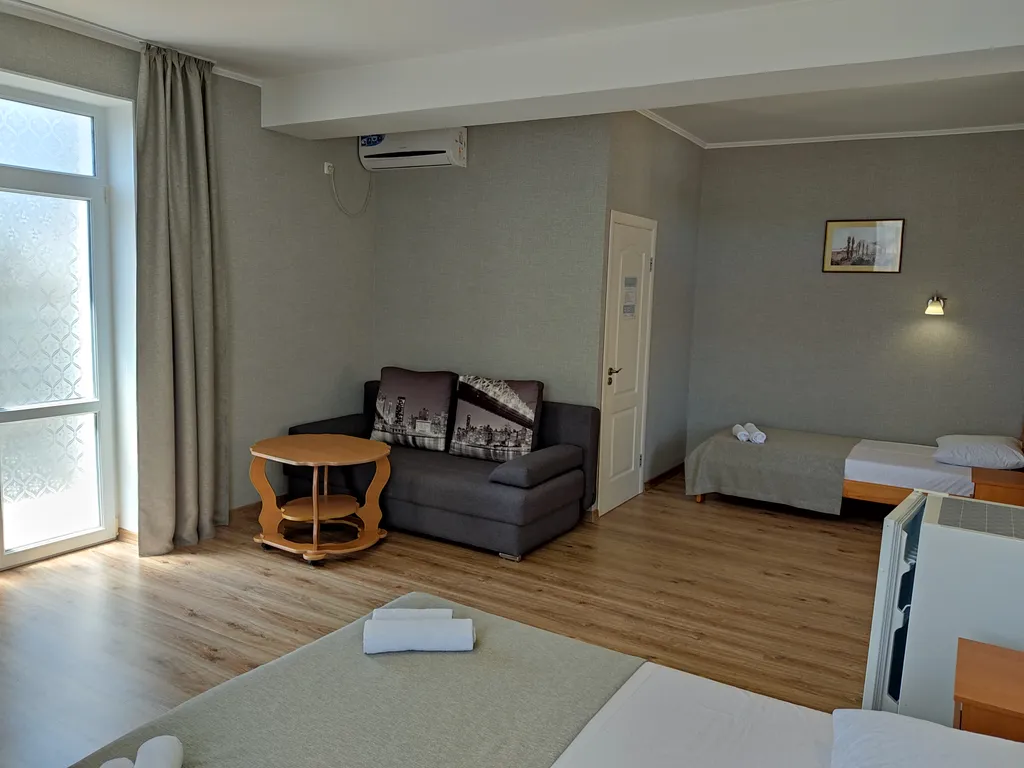 Квартира Стандартный трёхместный номер — аренда посуточно в Судак