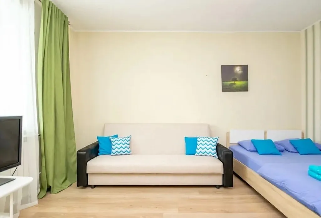 Уютная квартира рядом с ТРК Семья